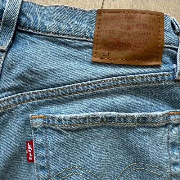 Levi's 501 High Rise 6” Jean Shorts Women’s Size 26 - Picture 2 of 14